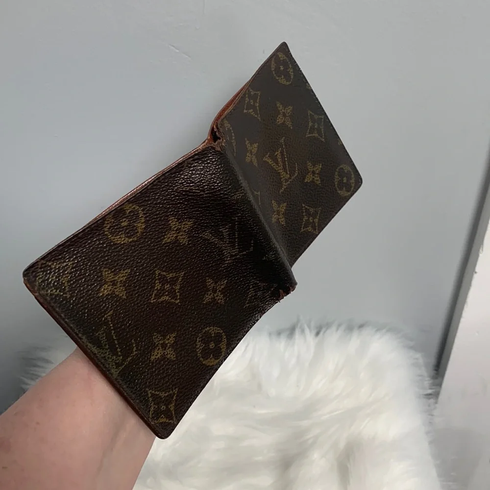 2003 authentic Louis Vuitton men’s wallet monogram